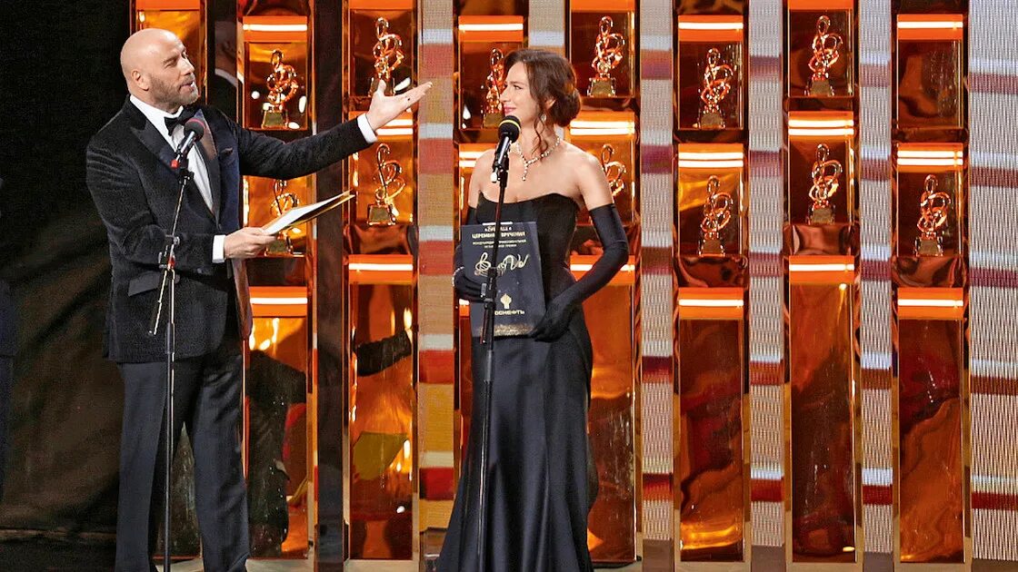 Церемония вручения премии bravo. Церемония награждения. Церемония вручения премии bravo. Коллектив актёров театра на вручении премии. Премия браво большой театр.