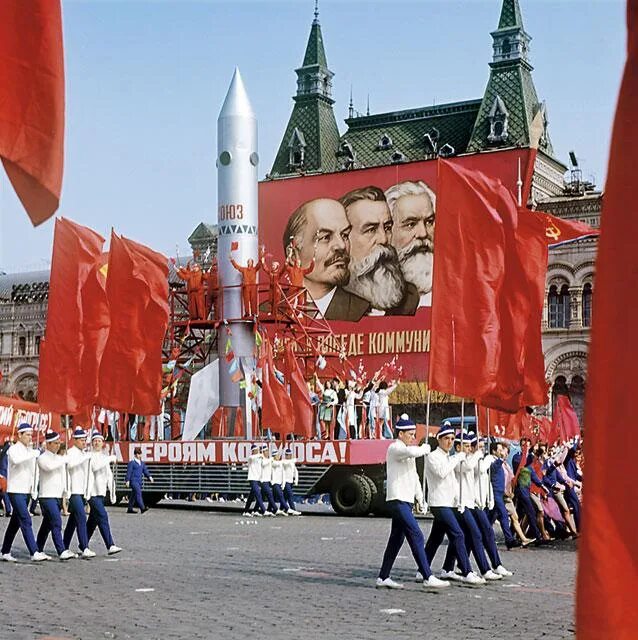 Первомай парад СССР. Парад физкультурников на красной площади 1 мая 1969. Первомайская демонстрация в СССР. 1 Мая СССР.