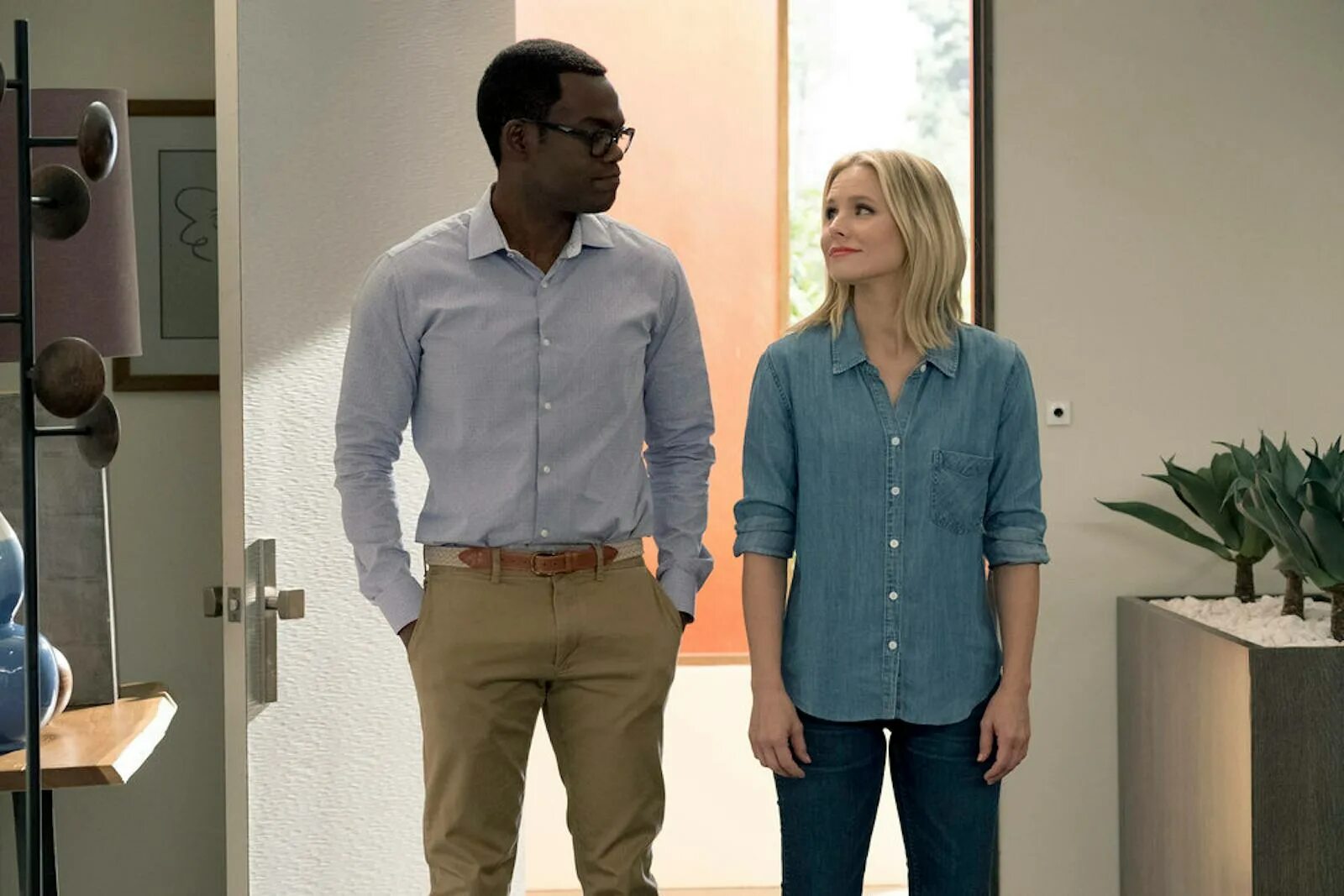 Getting better this place. Кристен белл the good place. в лучшем мире элеонор и чиди. элеонор шеллстроп в лучшем мире.