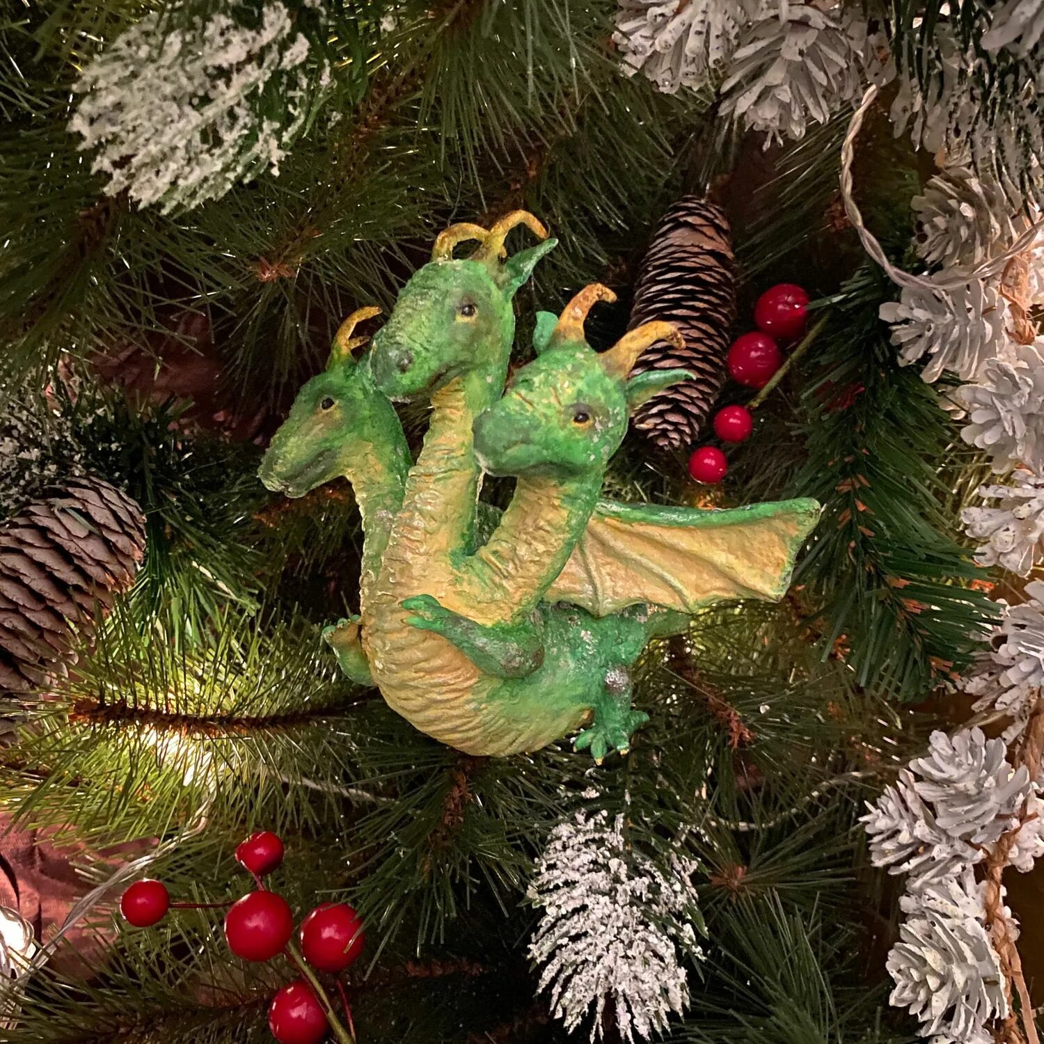 Новогодний дракон. Елка змей горыныч. Фигурка prosto toys змей горыныч. Нашивка горыныч. Новогодний дракон.