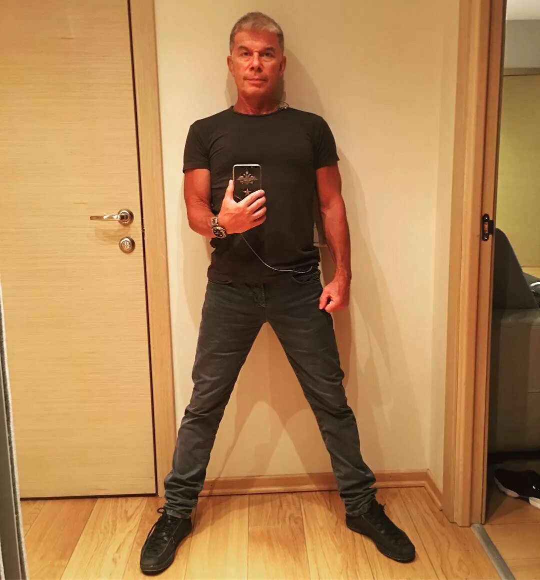 Home oleg. Home oleg. Олег майами дом 2. Банк александр антоненко. Олег герт иллюстратор.