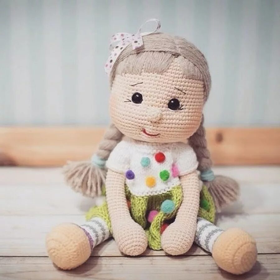 Вязаные куклы. Кукла амигуруми долли крючком. Вязаные игрушки куклы. Вязаная игрушка девочка. Куколка элси амигуруми.
