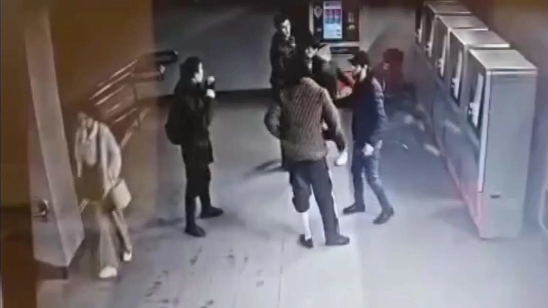 Мигранты избили россия. Сегодняшняя драка в метро.