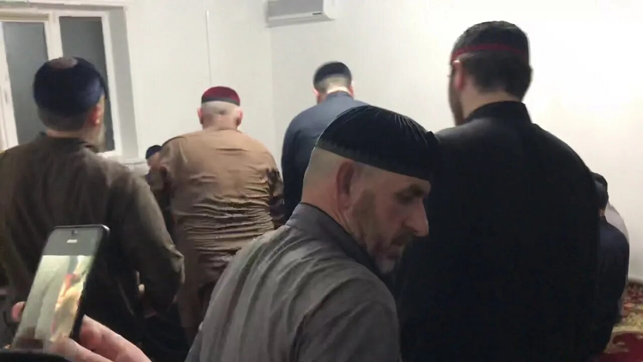 Зикр у чеченцев. Муса эсмурзиев зикар. зикар белошапочников. дакаев зикар. чеченцы танцуют зикр.