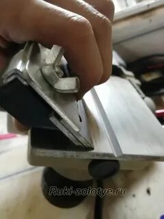 Крепление ножа рубанка