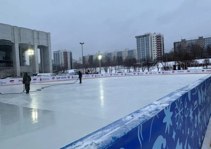 Каток пермь работает. Каток Пермь 2023. Каток на эспланаде Пермь. Каток у драмтеатра Пермь. Каток Эспланада Пермь 2024.