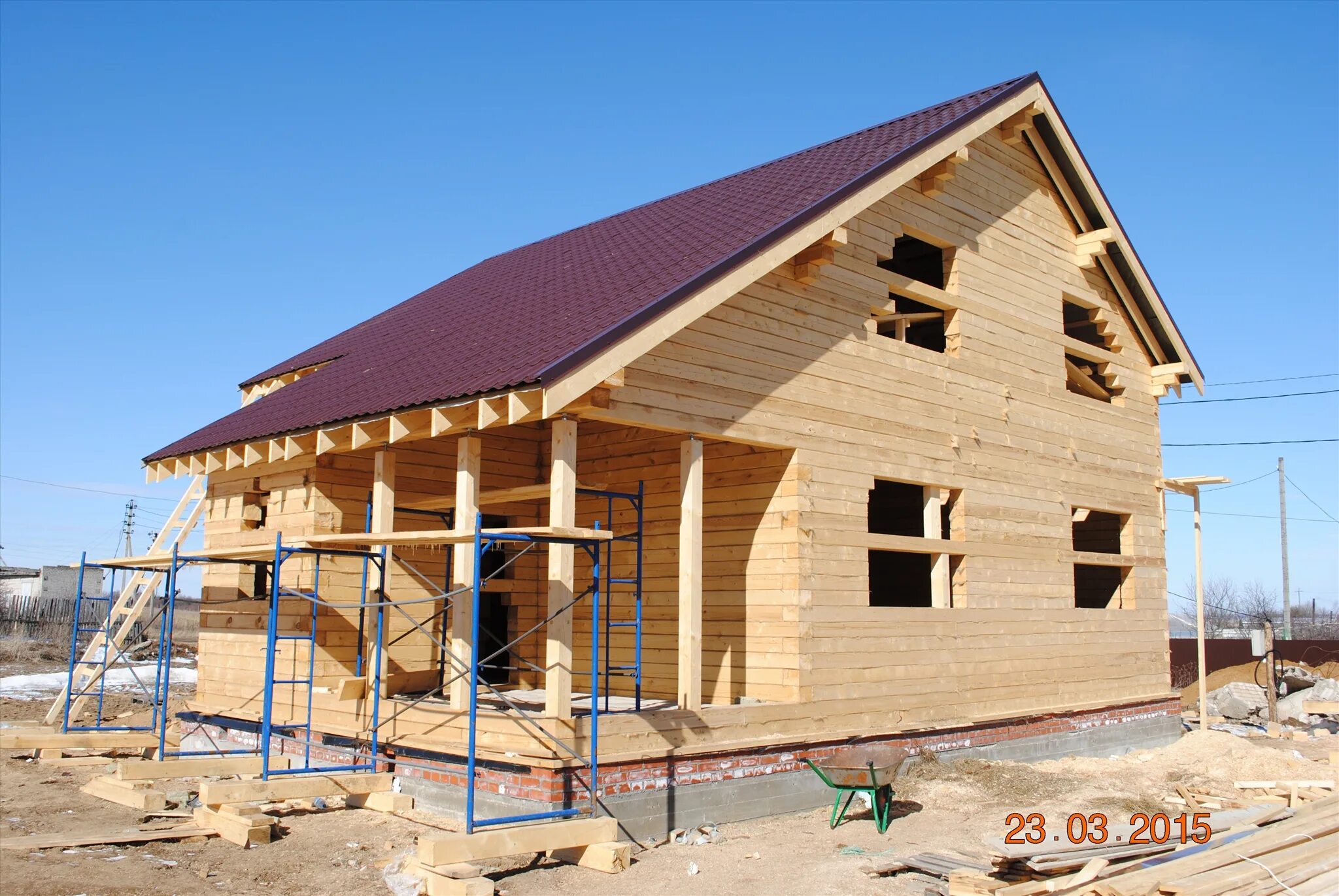 Древцентр дома из бруса. Ск плотник. Проект двухкомнатная с мансардой из бруса. Домострой дом. Дом плотника дома из бруса.