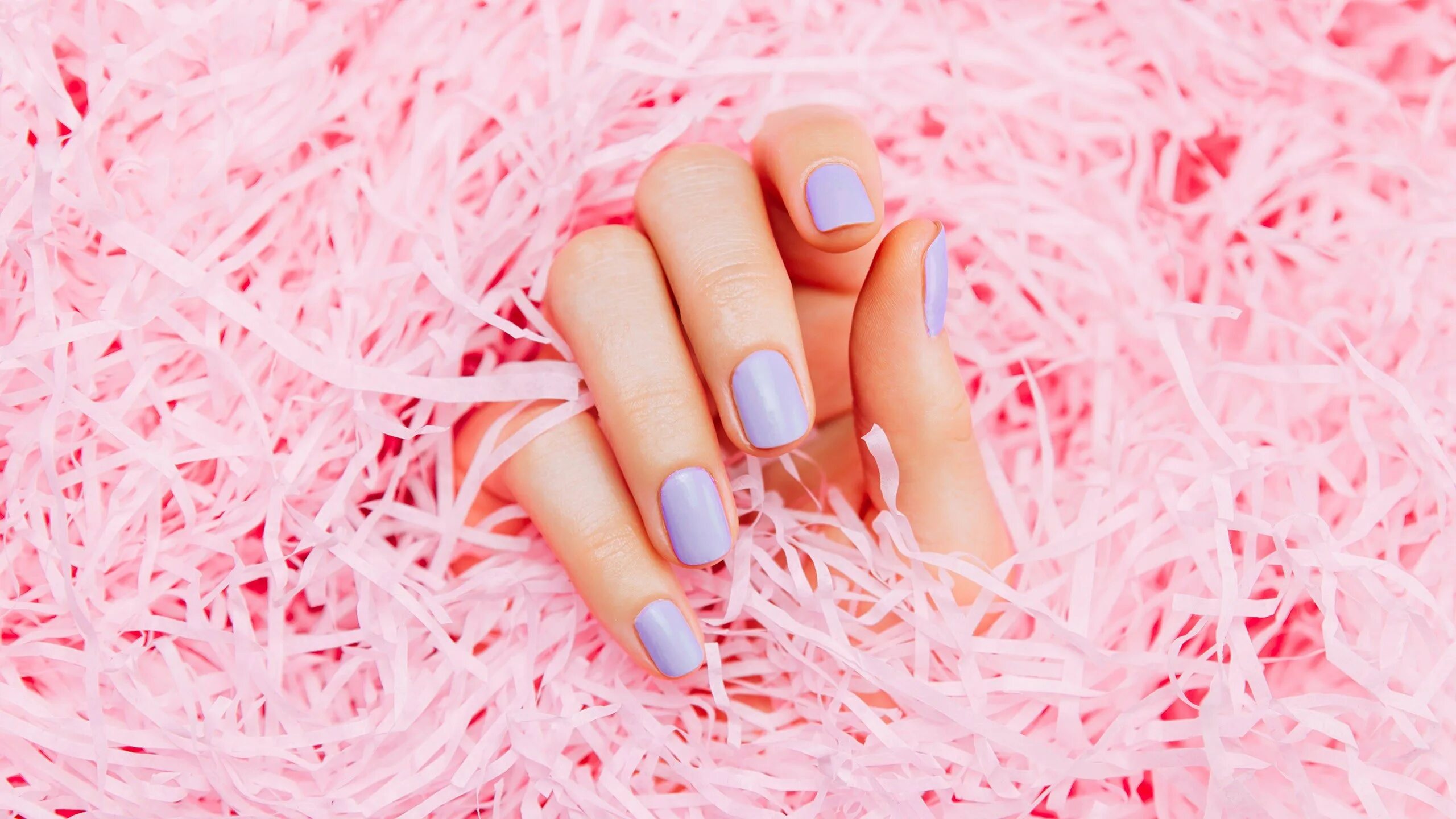 Маникюр обои. Ногти. Красивые ногти. Красивые руки с маникюром. Розовый ногти на руках