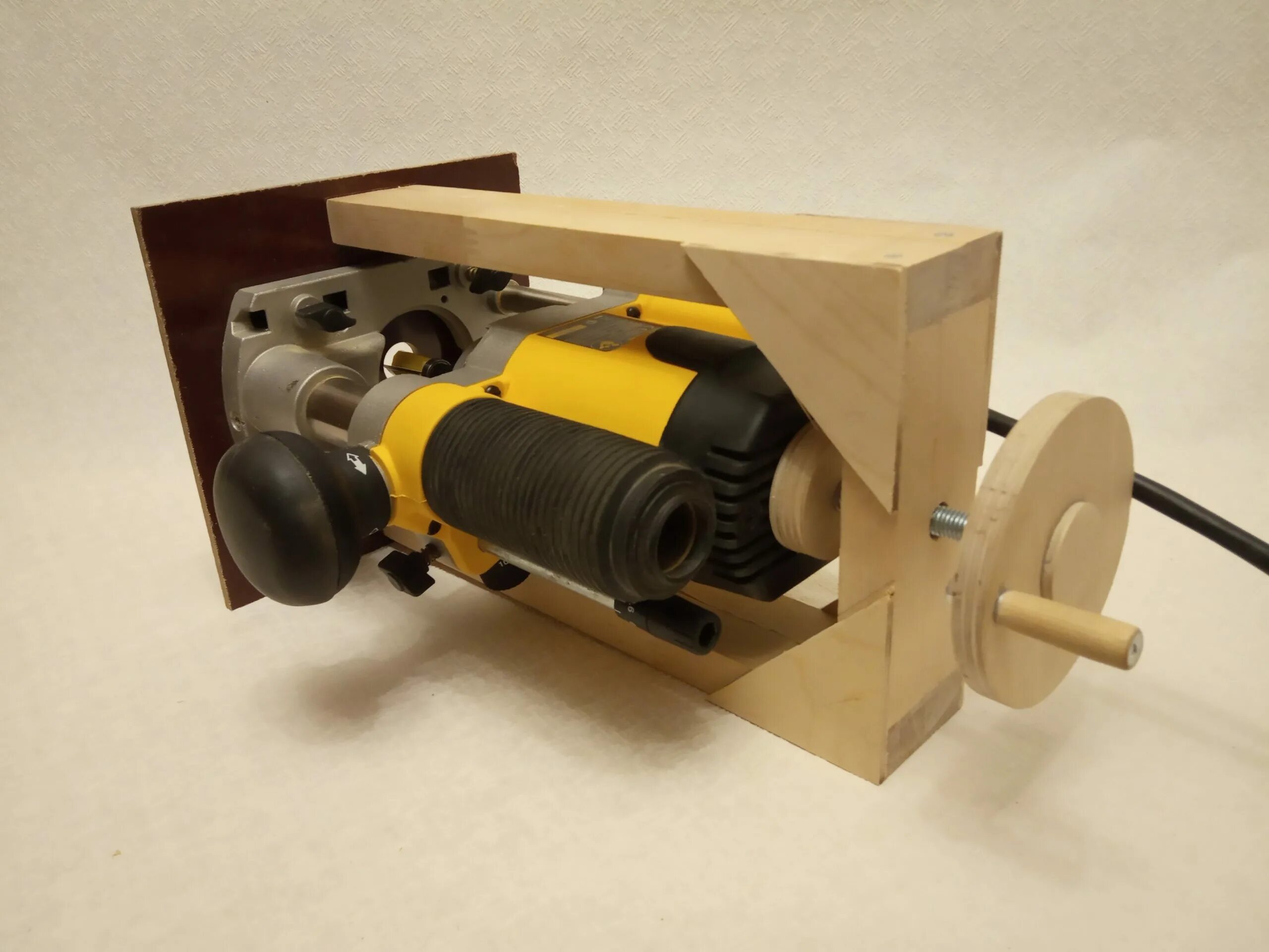 Универсальный лифт для фрезера "онрадо фл-01". Лифт для фрезера своими руками. Подъемник для фрезера в стол. Фрезерный лифт "universal" router lift,. Лифт для фрезера dewalt.