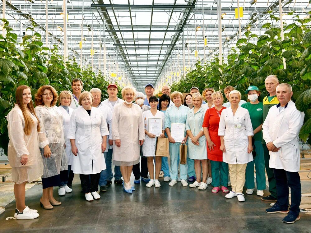 Сотрудники агрокомплекса. Продавец агрокомплекс. Сотрудники агрокомплекса. Иванисово агрокомплекс электросталь. Иванисово тепличный комплекс.