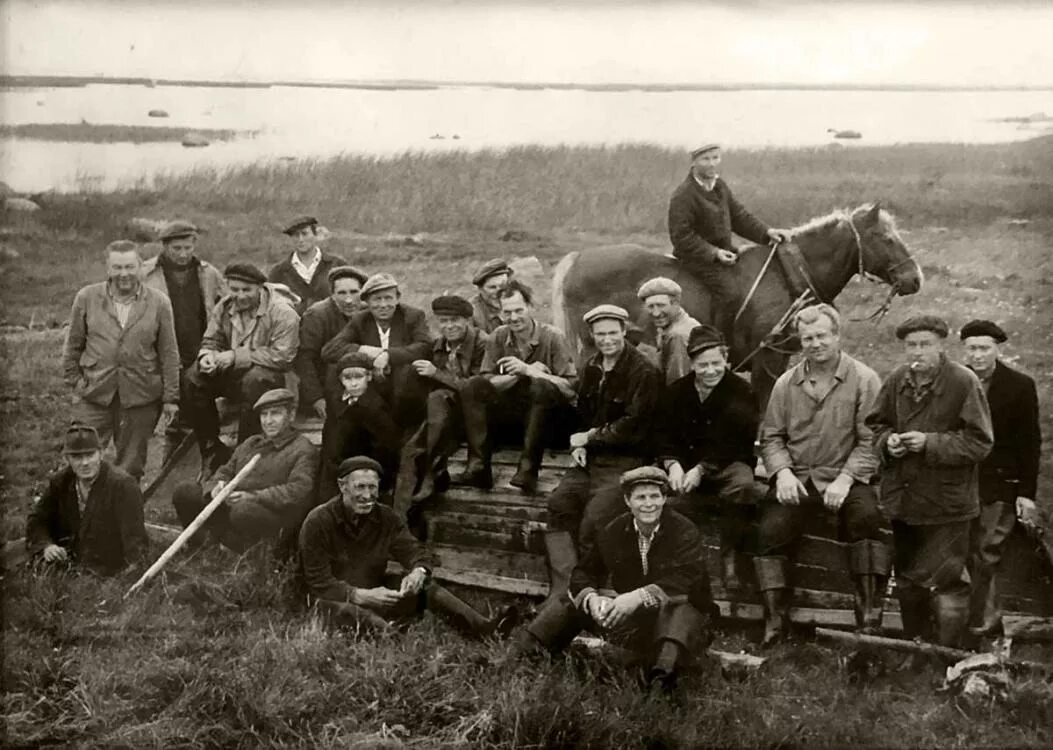 Город невольных лесоповалов. Репрессированные. Фотокарточки репрессированных. Спецпоселения и лагеря Коми АССР. Сибирь в 40 годах\.