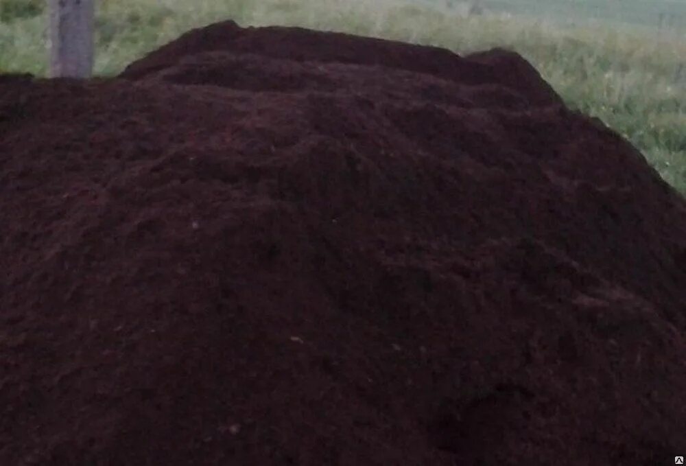 Плодородная земля производство. Плодородная почва. Грунт чернозем. Торф низинный, навал. Плодородный грунт для газона.