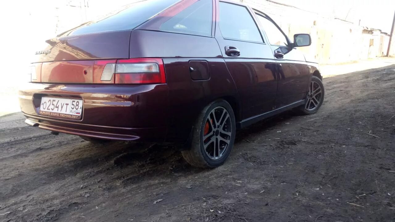 Ваз 2115 черный r15. Ваз 2114 рельсы r17. 2110 рельсы 15. Рельсы на ваз 2114 r15. Ваз 2114 r17.