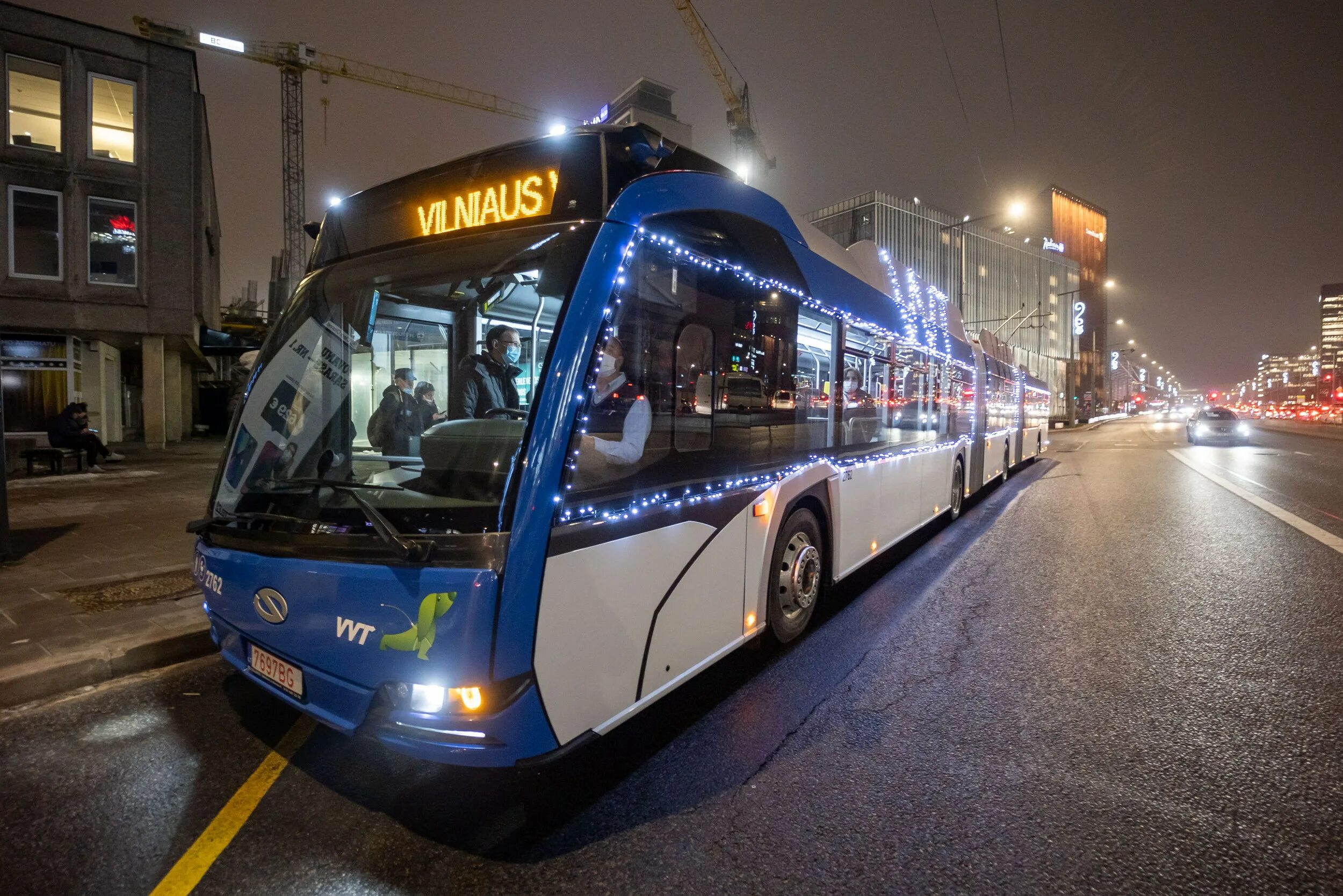 Длинные троллейбусы. Solaris Trollino 24 metrostyle Вильнюс. Вильнюс троллейбус. Длинный троллейбус. Троллейбусы в Литве.