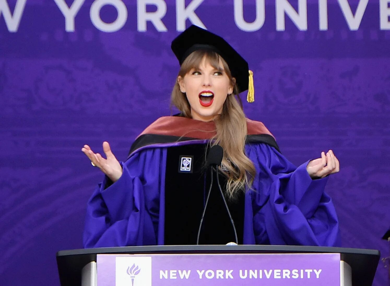 Свифт получить. Taylor swift 2025. тейлор свифт на грэмми 2025. тейлор свифт сейчас. taylor swift commencement speech.
