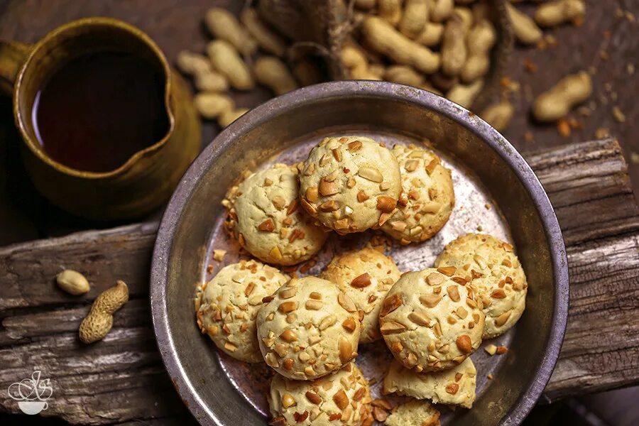 Печенье посыпанное орехами. Печенье с орехами. Арахисовое печенье. Печенье с арахисом. Печенье из арахиса.