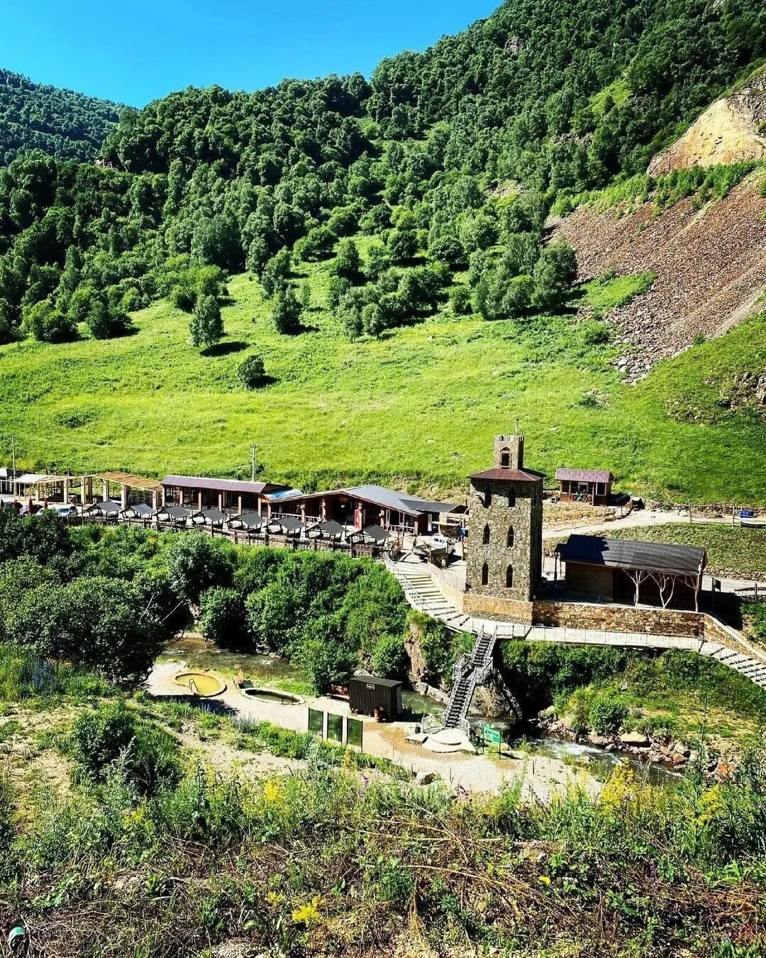 Нарзан кабардино балкария. Река Хасаут Долина Нарзанов. Парк Долина Нарзанов Кисловодск. Долина Нарзанов Зольский район. Эко парк Долина Нарзанов Кисловодск.