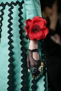 Модные кольца в коллекции Alessandro Michele для Gucci: яркие аксессуары сезона 