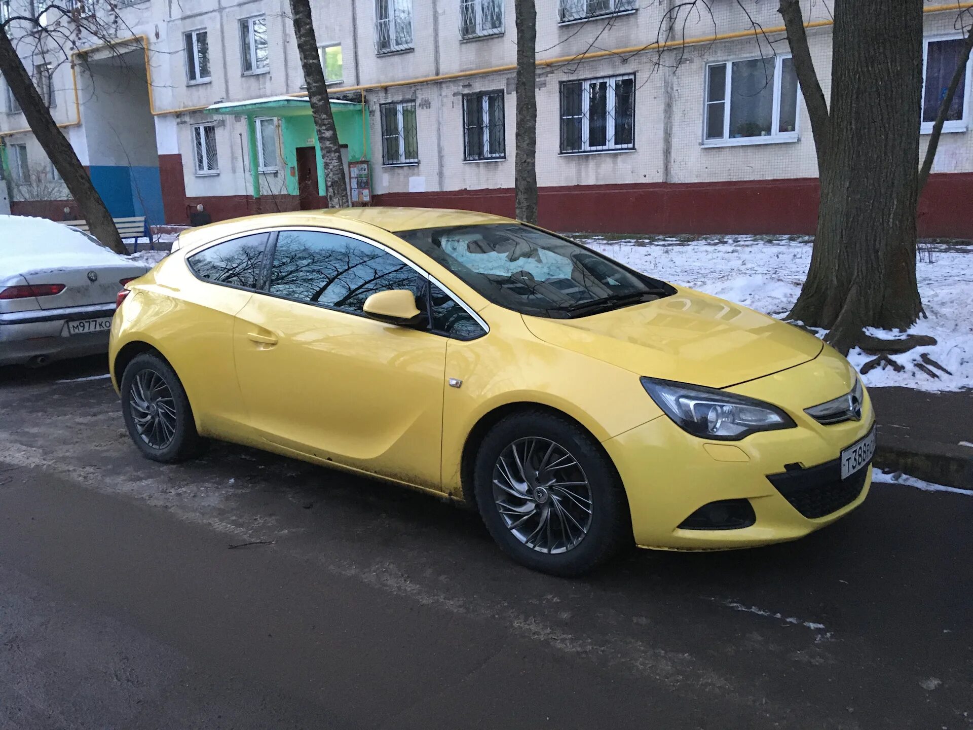 Опель астра 1. Opel astra gtc 2008 желтая. 4. Astra gtc 1. 4.
