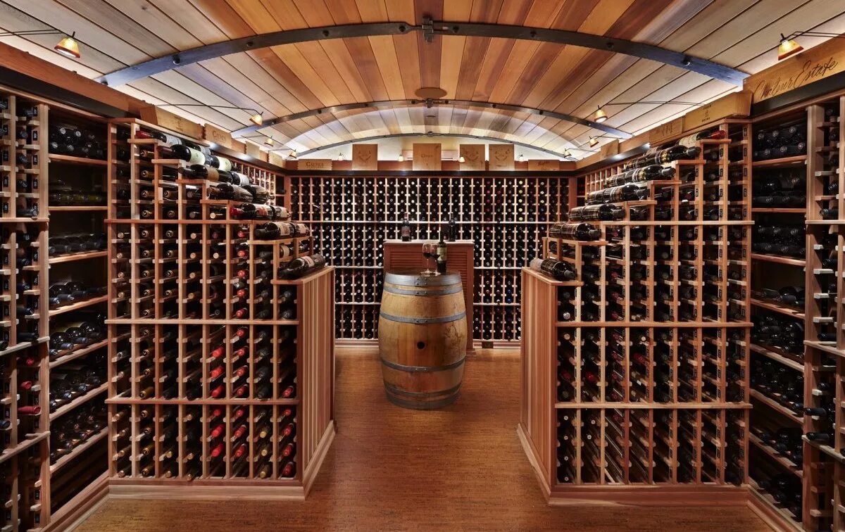 Как называется винодельня. Винный погребок вино wine cellar. шато андре винодельня. марани телавский винный погреб. дегустационный зал фанагория.