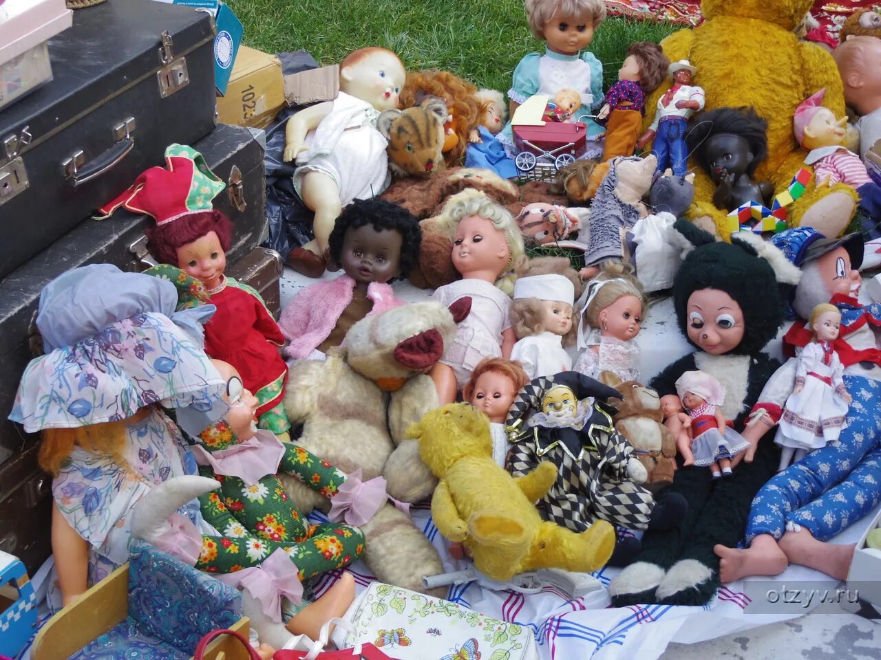 Цветочная барахолка старая. Куклы на блошином рынке.