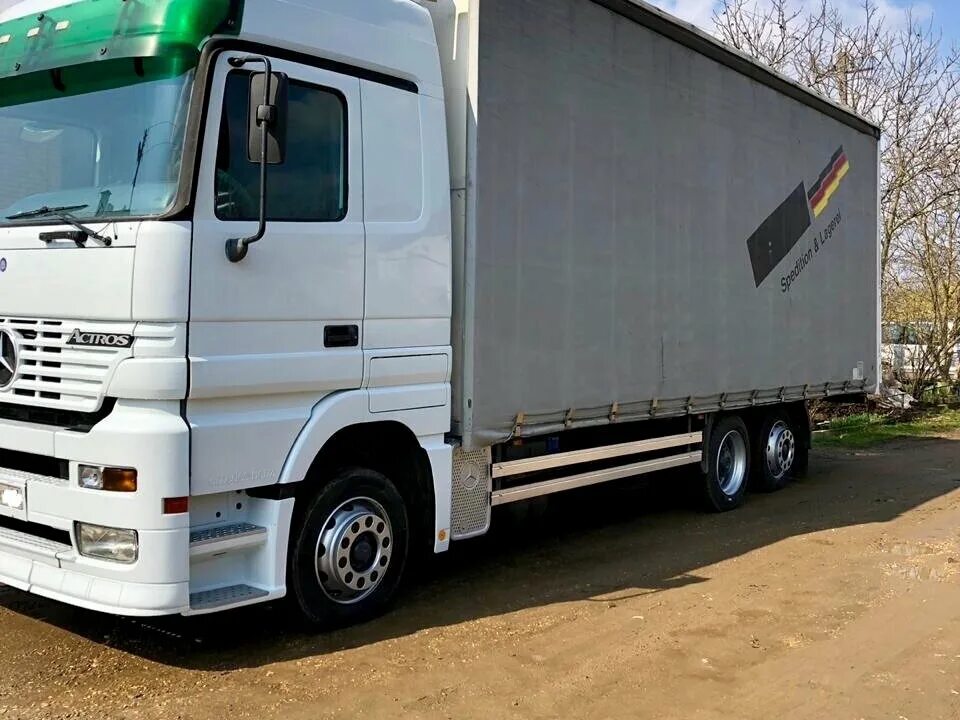 Купить грузовик бу с пробегом. Mercedes Benz Actros 2002. Мерседес Актрос 15 тонник. Мерседес Актрос 10т. Грузовой Мерседес Актрос 2002.