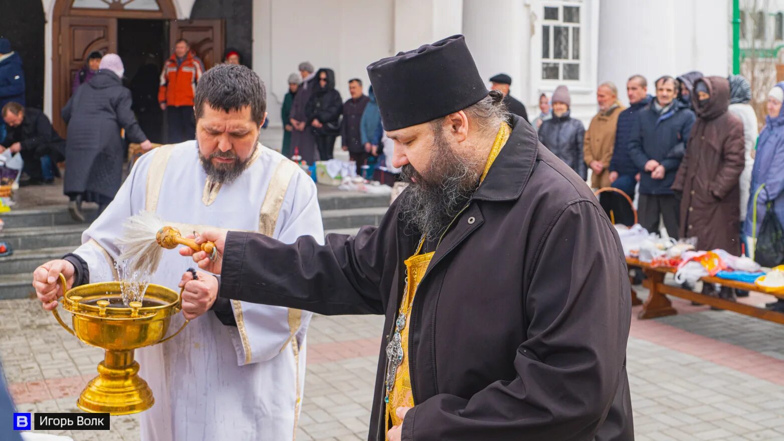 24 апреля есть праздник. Освящение храма. Освящение храма в Томске. Освящение пасхальной снеди. Богослужение на Пасху.