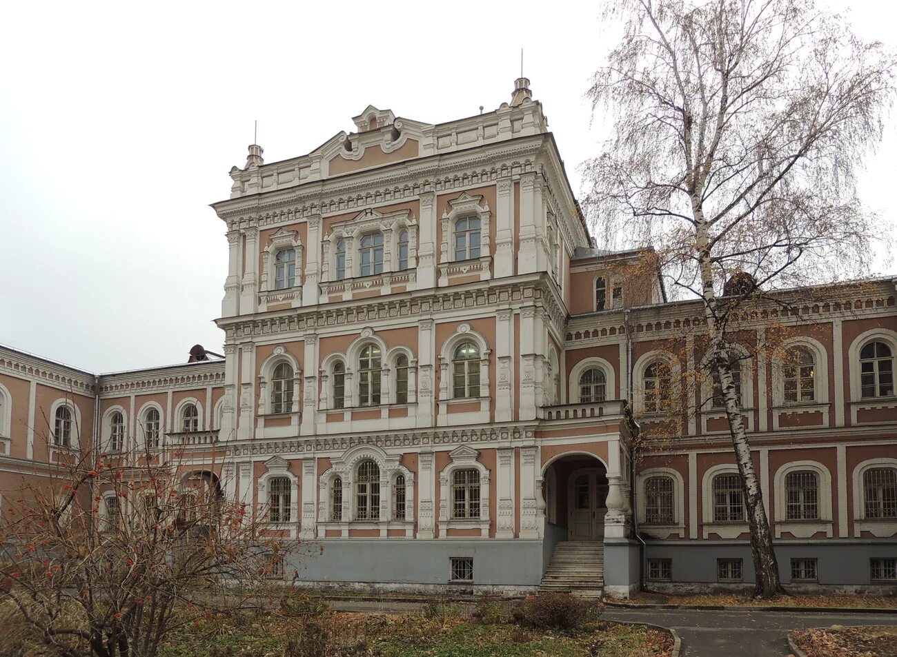 Бывший дворец. Загородный дворец елизаветы петровны ул гастелло. покровское рубцово дворец елизаветы. дворец елизаветы петровны в покровском-рубцове в москве. село рубцово-покровское елизаветинский дворец.