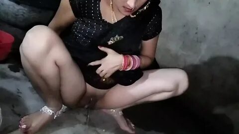 Kompilasi video kakak ipar india kencing di toilet. 