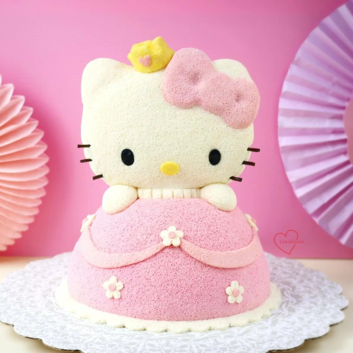 Китти из пластилина. Торт Хелло Китти. Китти торт hello Kitty. Tort Helo Kitty. Торт Кэти Хелло Китти.