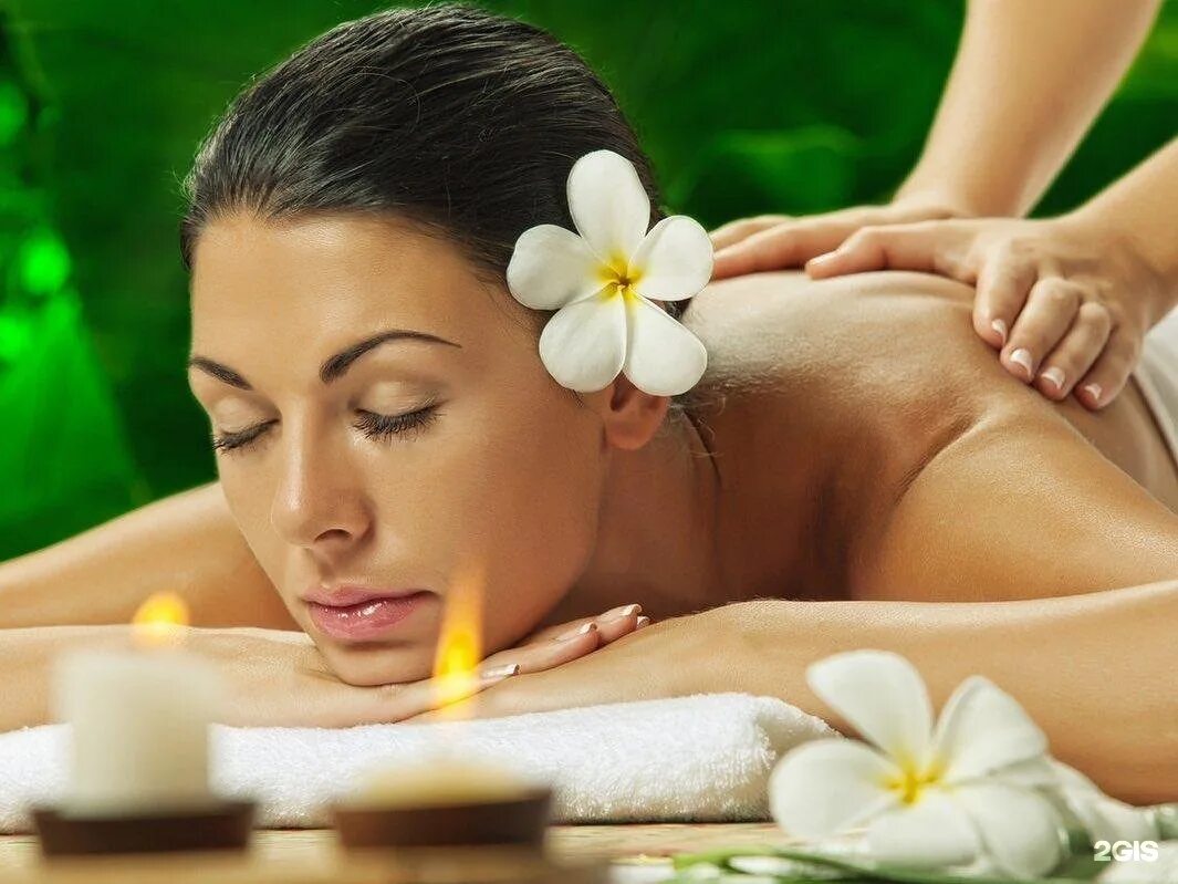 Зимний массаж. Новогодний массаж. Спа лето. Девушка в спа салоне. Новый год.