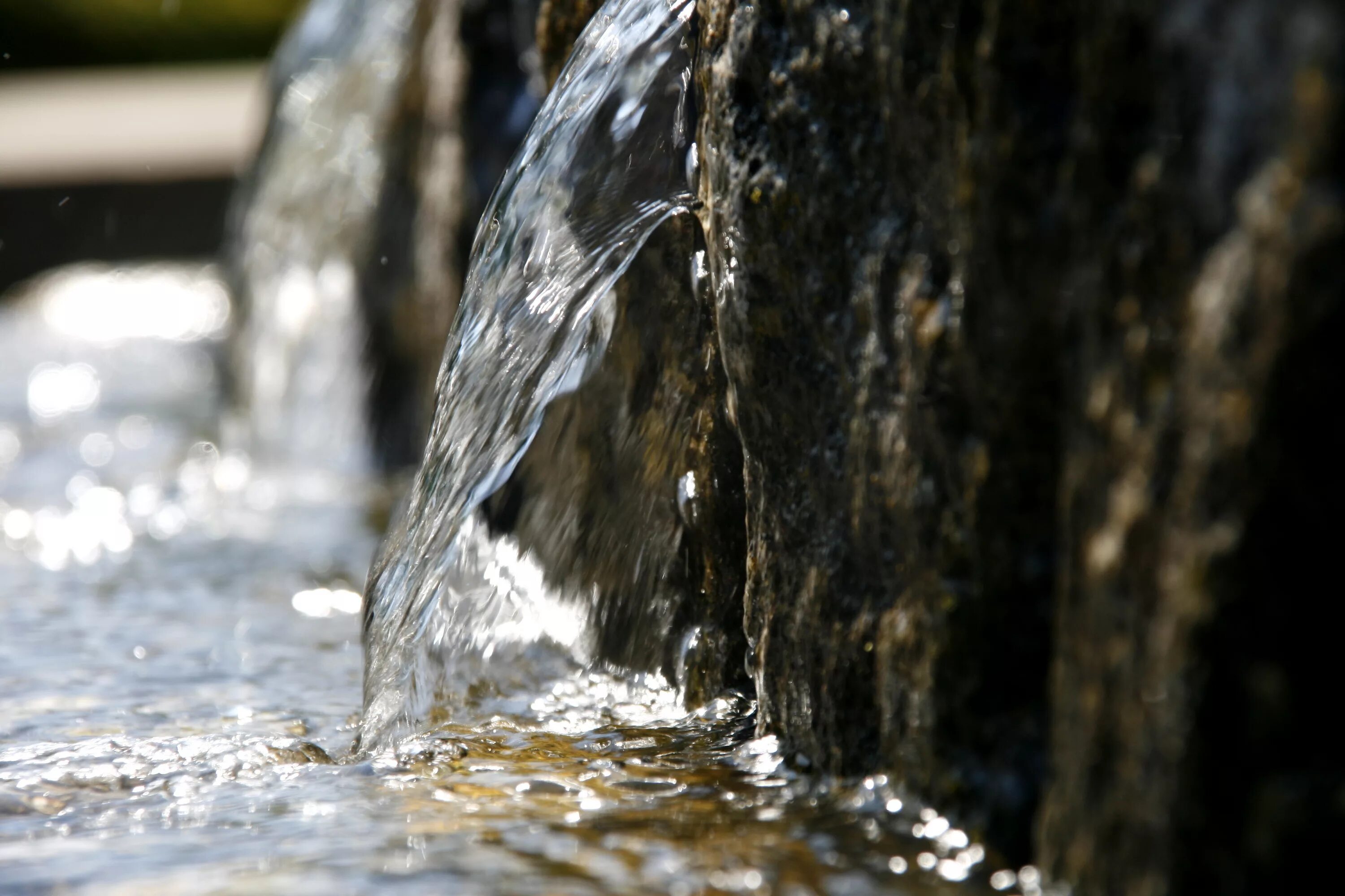 Текущая вода. Вода течет. Вода льется. Текучие воды. Течет вода слушать