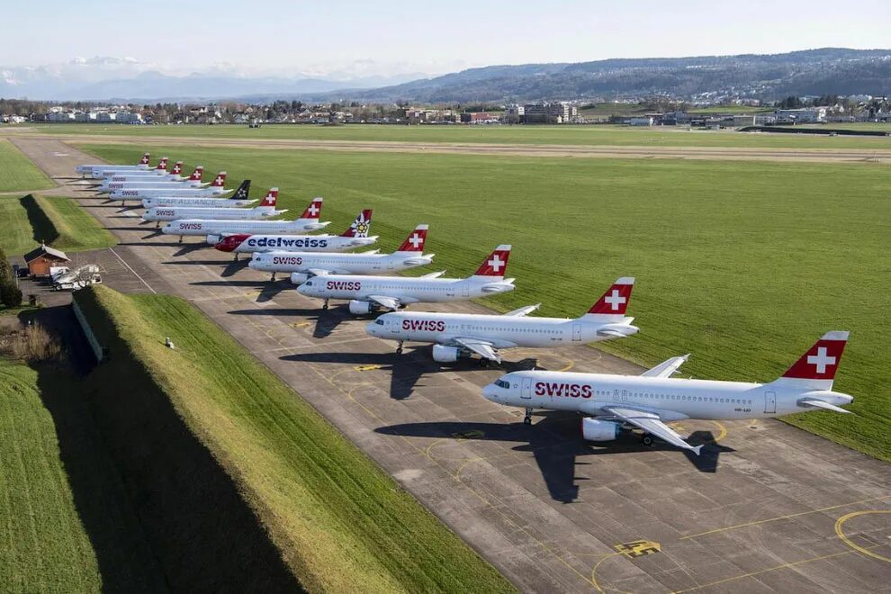 Самолет Swiss. Самолёты швейцарских авиалиний. Швейцария самолет. Воздушный транспорт Швейцарии.