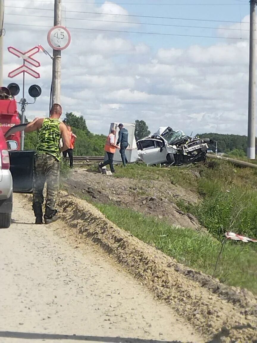 Авария на переезде в ставропольском крае. Авария на Железнодорожном переезде. Авария на переезде Амурская область.