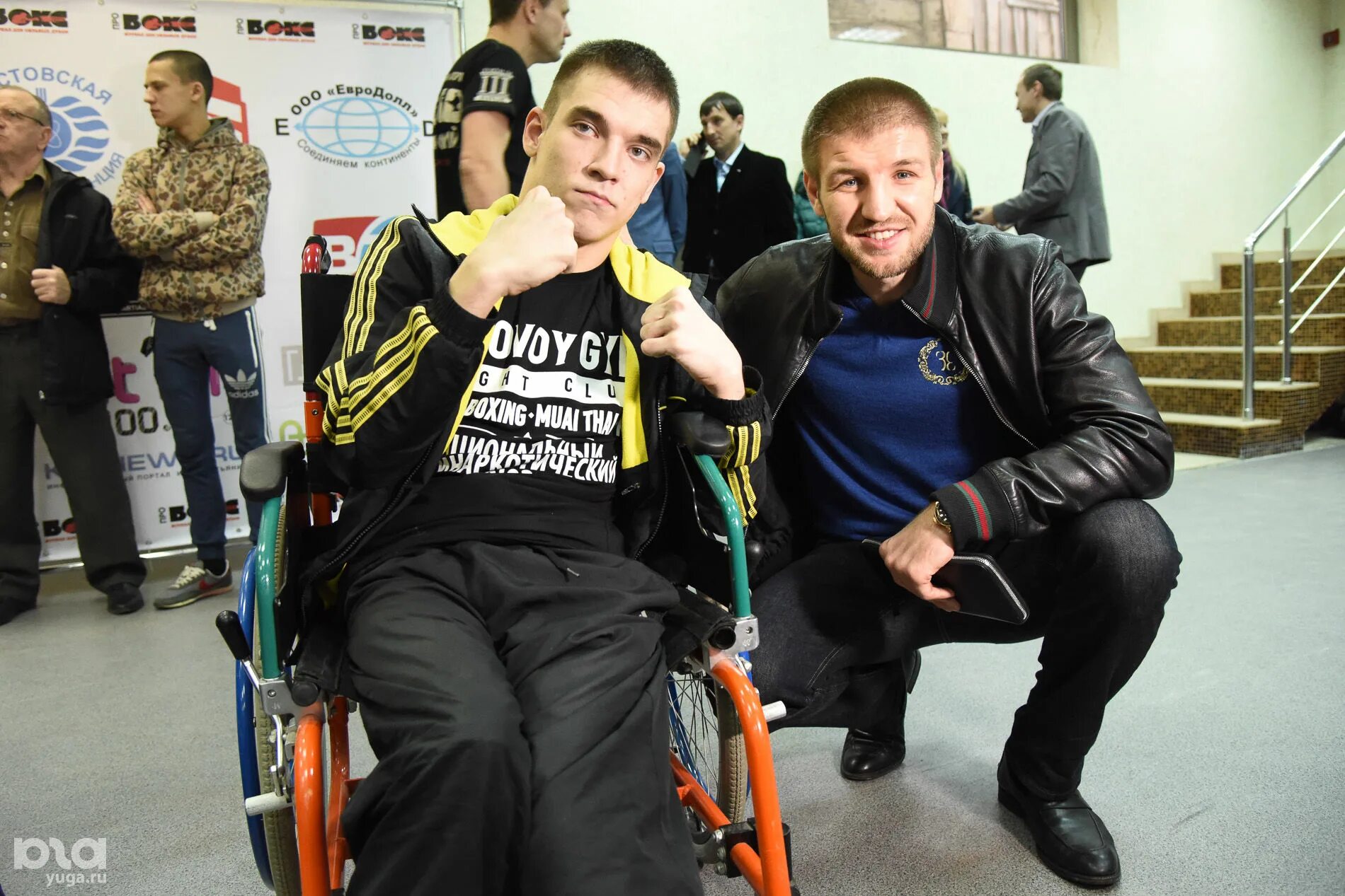 Битва инвалидов колясочников. Фехтование на инвалидных колясках. Битва инвалидов колясочников. Драка инвалидов. Инвалиды миасс.