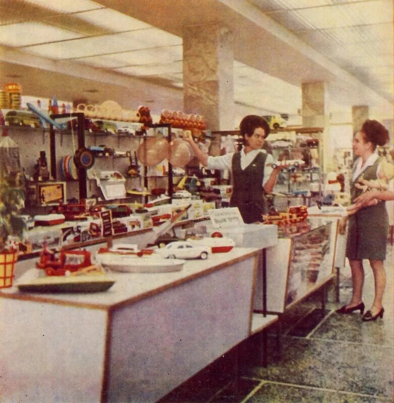 екатеринбург станция центральная 1995. продукция в ларьках 90х. первый магазин перекресток 1995. полки в магазинах в 1995 году. ларьки 90е тула.