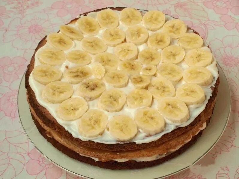 Торт из коржей с бананом