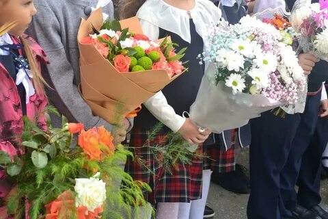 Дарят ли мужчинам учителям цветы
