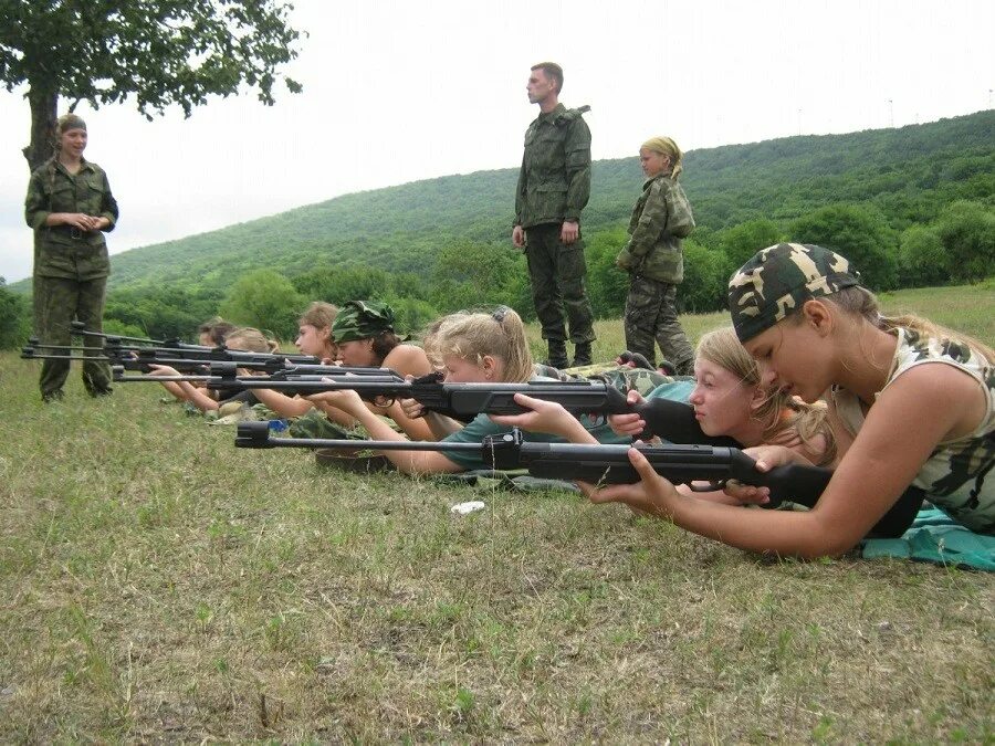Военно спортивный лагерь. Военный лагерь для подросток. Детский военно-спортивный лагерь. Военный лагерь для детей в Крыму.