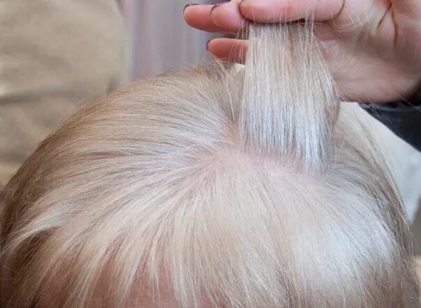 Окрашивание волос на Седые корни волосы. 100% Седина. Обломанные волосы на макушке. Окрашивание 100 процентной седины в блонд.