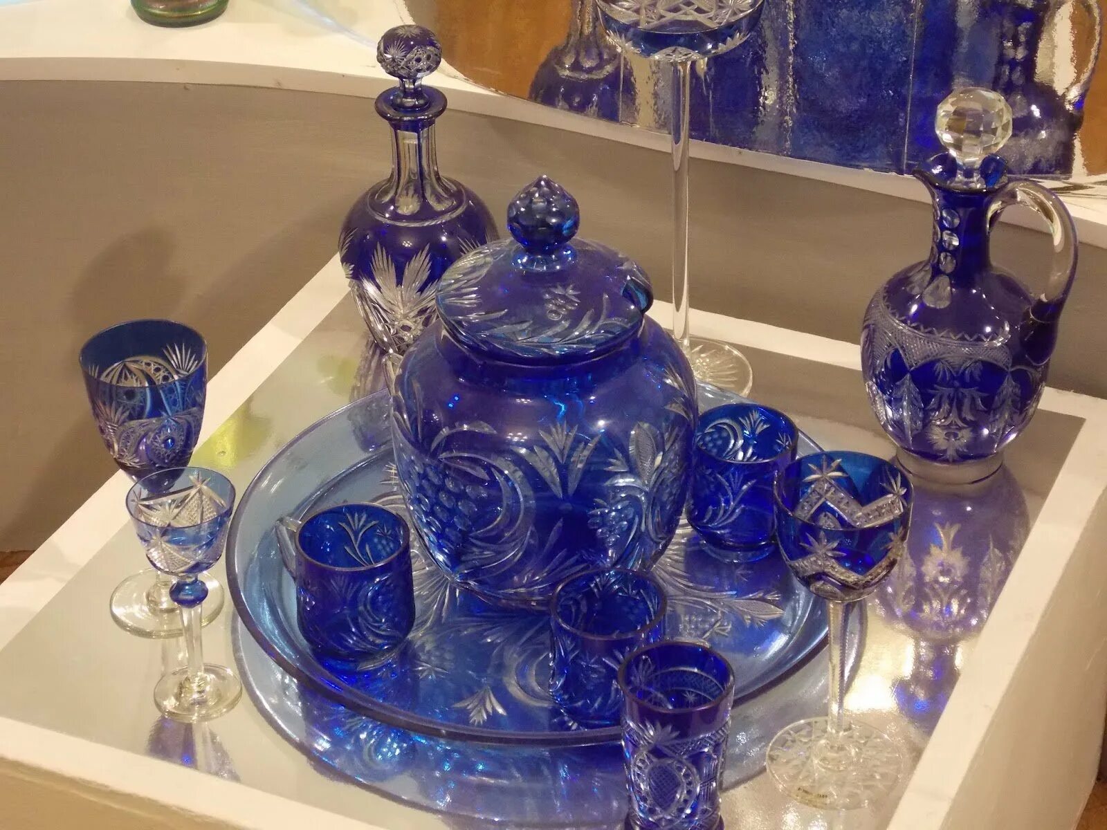 стеклодувы гусь хрустальный. богадельня гусь хрустальный. стеклоделие в гусь хрустальном. стекольный рынок в гусь-хрустальном. 2 гуся хрустального.