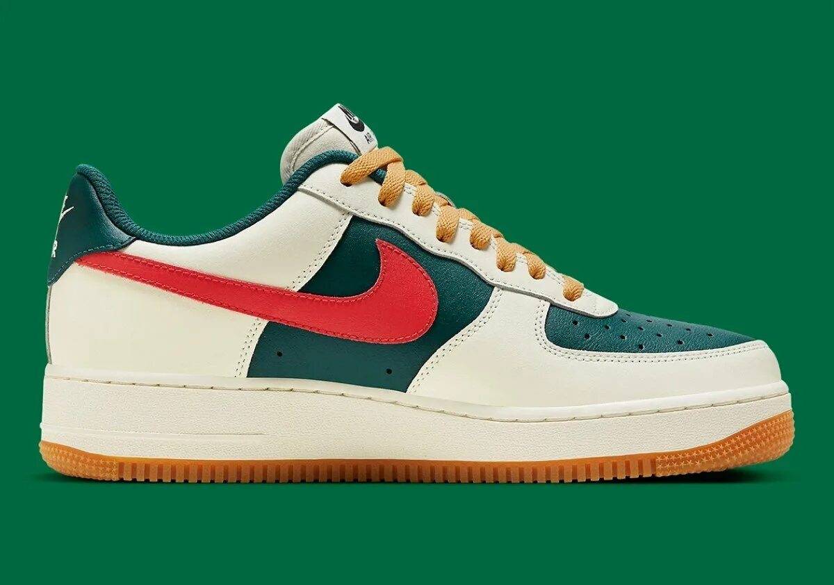 Гуччи найк. Nike Air Force 1 Gucci. Nike Air Force 1 Gucci Snake. Nike Air Force 1 x Gucci. Nike Air Force Gucci.