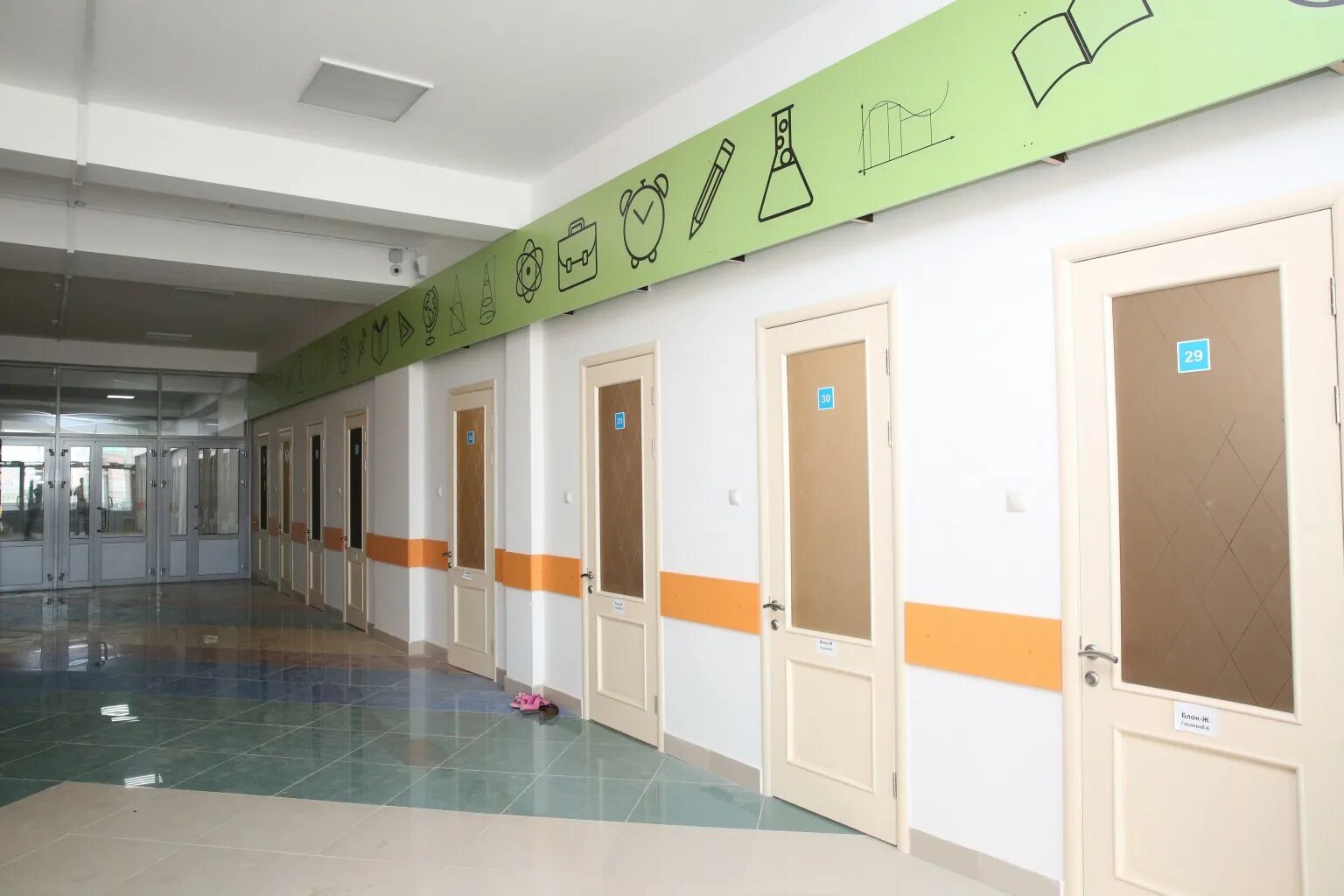 Новая школа откроет двери. Рекреация школы 57 в Москве. 57 Школа рекреация. Школа № 57 интерьер. Школы №57 в Москве дизайн.