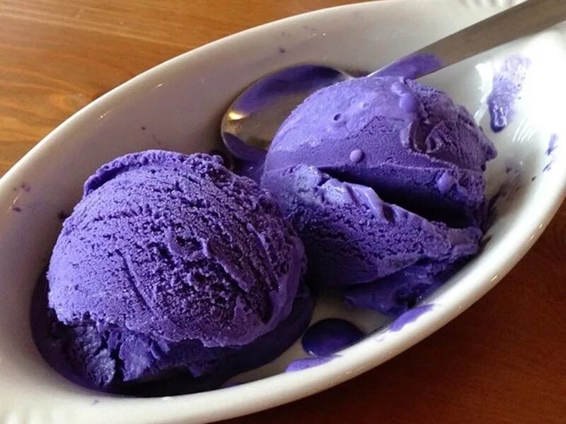 фиалковое мороженое. лиловый вкус. фиолетовое мороженое. фиалка черничный десерт. фиалковое мороженое.
