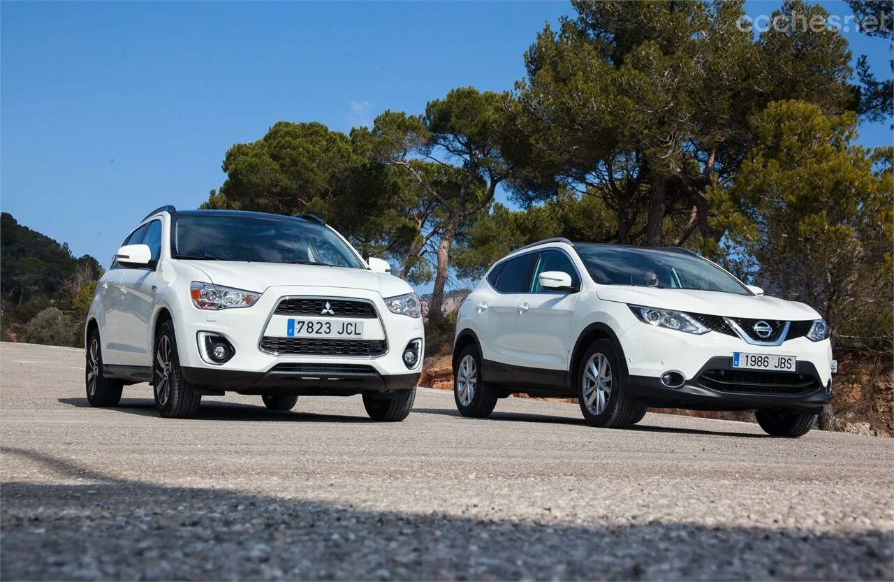 Сравнение ниссан кашкай. Qashqai 2011. Ниссан кашкай 4х4. Сравнение ниссан кашкай. Nissan x-trail vs nissan qashqai.