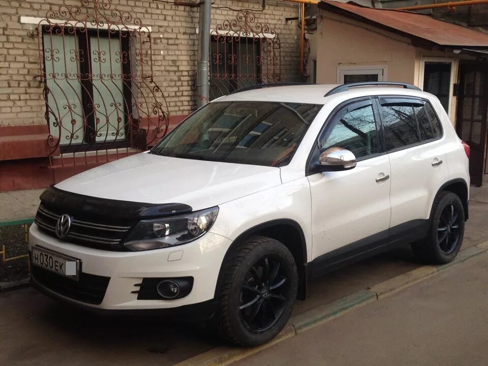 Тигуан черные диски. Volkswagen tiguan 2018 диски. Tiguan r19 wheels. Черные диски volkswagen tiguan. Тигуан черные диски.