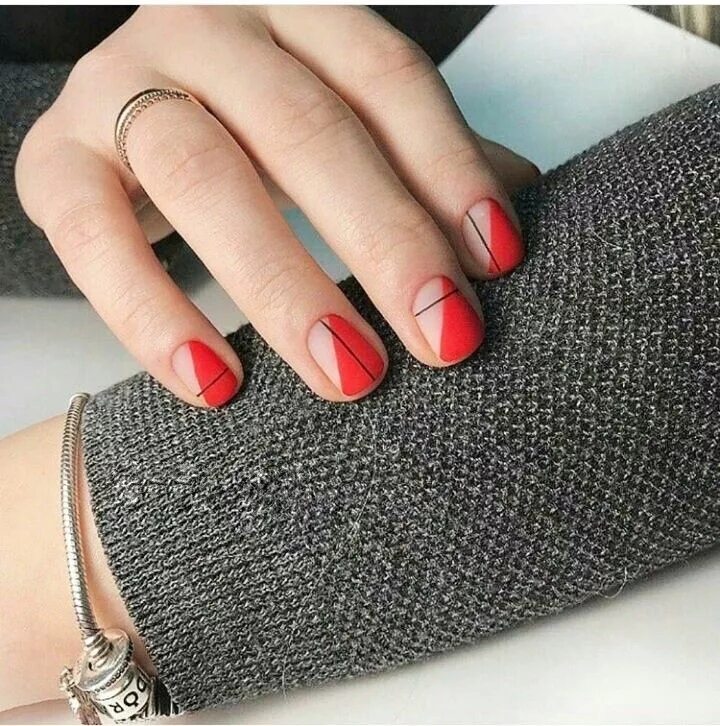 Маникюр серо красный цвет @lealeebarros Pretty toe nails, Nail designs, Pretty nails