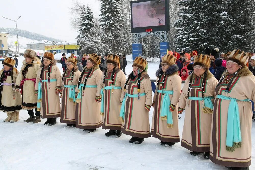 Одежда горно алтайск. Чага байрам Горно-Алтайск. Алтайский праздник чага байрам. Чага байрам в Республике Алтай. Чага байрам в Горно Алтайске.