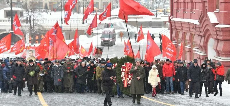 День рождения Сталина 21 декабря. КПРФ Сталин. Цветы Сталину. КПРФ Москва. 5 декабря 21 года