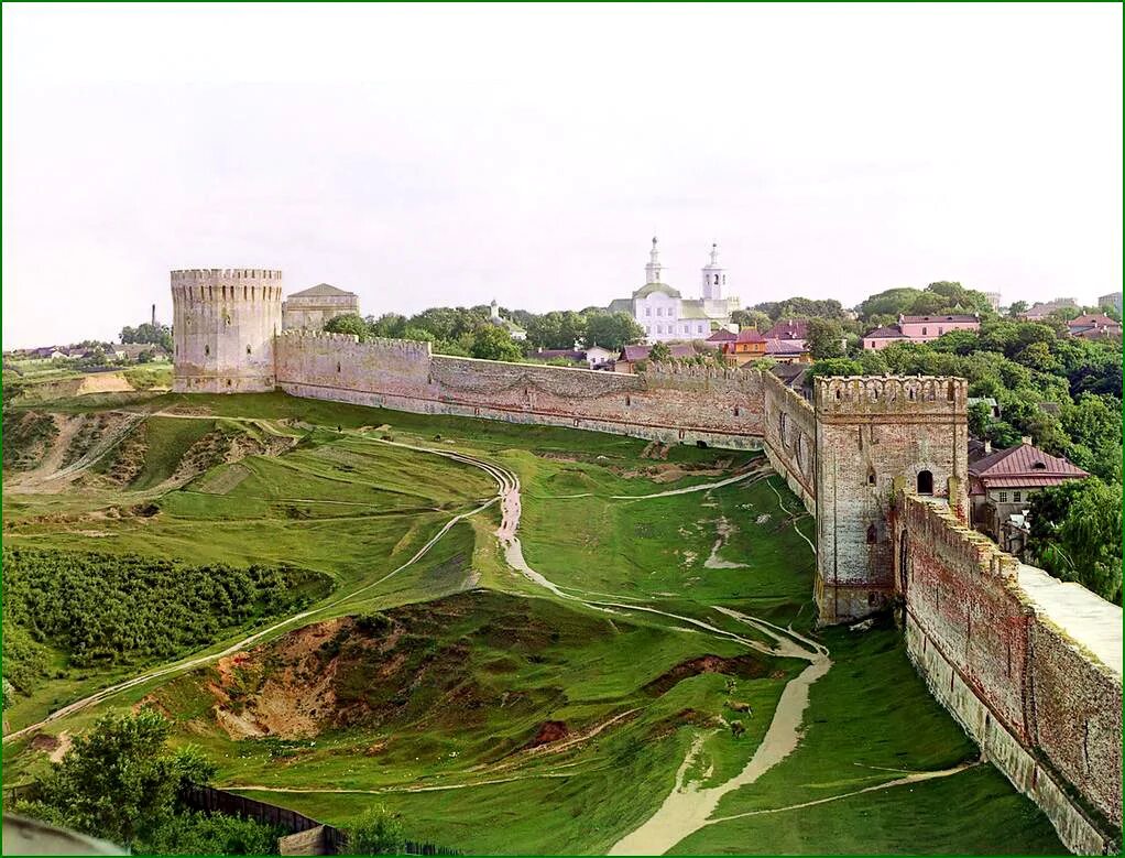 Крепостная стена смоленск башни. Смоленск несохранившиеся башни. Крепостная крепость. Смоленская крепость с высоты птичьего полета. Крепостная крепость.